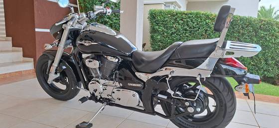 SUZUKI BOULEVARD M800 